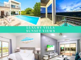 Private Pool Villa Ocean Views Steps from Beach, villa in Long Bay Hills