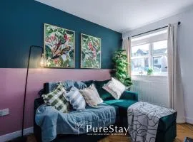 Stylish Grimsby 3-bedroom House with Wi-Fi & Parking Sleeps 6 by PureStay