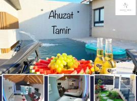 אחוזת תמיר، فندق في Tefahot