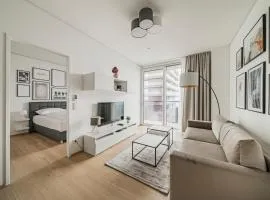 Stylish Apartment with Balcony and Pool