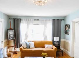 BIG apartment in the center of it all, hotel in Lewiston