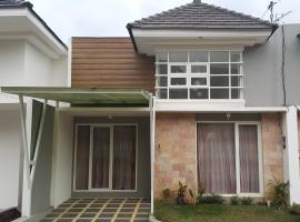 Villa Asri: Batu, Jatim Park 2 yakınında bir otel