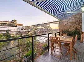 Panoramic River View Downtown With Terrace