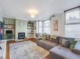 Spacious Private Apartment in Central Dartford with Free Parking TFL Zone 6