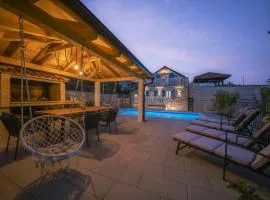 Villa Dalmatina Charming stone house with pool, 40 m from see