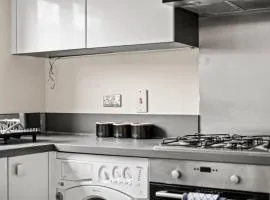 Spacious 3BR House in Reading - Perfect for Business Travellers, Contractors & Families FREE PARKING - Sleeps 8
