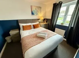 3 bedroom hse with parking & garden sleeps 5