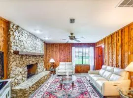 8 Mi to World Equestrian Center: Walkable Getaway