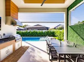 Naples Calming Waves Luxury Home 4-3