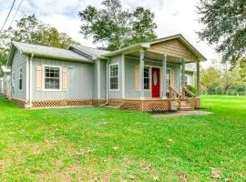 Less Than 1 Mi to Boat Ramp Lake Livingston Retreat!