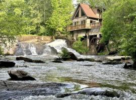 Lay Lodge at Falling Water Resort, hotel en Walhalla
