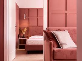 Colorful by the sea, hotel en Golem