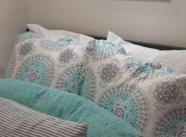 Sugar Cakes Tiny House, Hotel in Governors Harbour