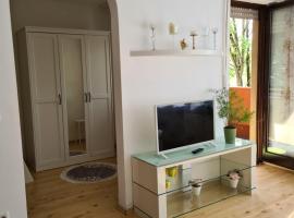 Wohnung am Grünen, Nähe Stadtzentrum und Hauptbahnhof, WLAN inklusive, hotel in Fürth