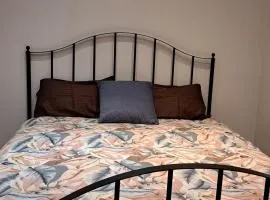 Cosy and spacious room in home with King Size bed