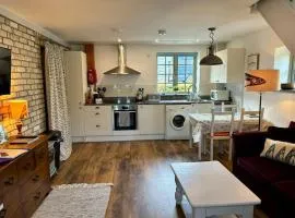 Little Bream - pretty cosy cottage, sea views, walk to the beach