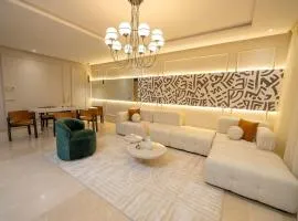 Sophisticated 3BR with Ample Space & Top Amenities