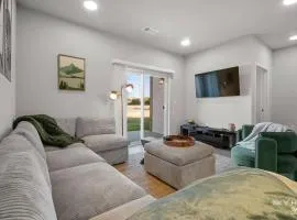 Modern 2br2ba Aptnear Walmart Campus & Hospital