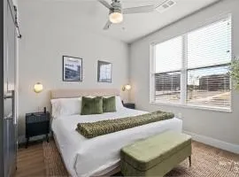 Trails End Here, Pool, King Beds, Gym, Lux Apt