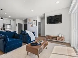 Trails End Here, Pool, King Beds, Gym, Lux Apt
