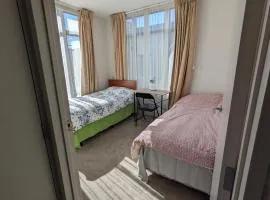 Newmarket Homestay - Twin Room