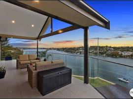 Tranquil Riverfront Oasis, hotel v destinaci Oatley