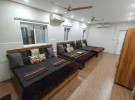 Hotel Shree Kedarnath in front of railway station platform no 8