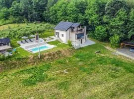 2 Bedroom Nice Home In Radoisce