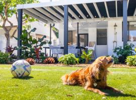 Nordic House Pet Friendly 4BRM, pet-friendly hotel in Shoal Bay