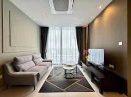 The Luxury Podium3R2B, 8pax YPM103, hotel in Kuching