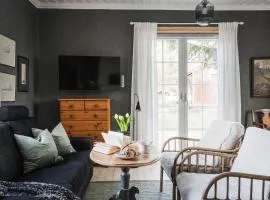 Guestly Homes - 2BR Nordic Cabin with Sauna