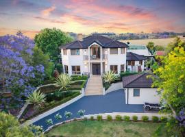 Aussie Escape Poolside Comfort and Relaxation, homestay in Glenlee Station