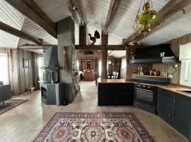 Welcoming Cabin with Fireplace & Modern Kitchen