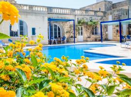 Nuffara - a charming traditional Farmhouse with a large pool, hotel a Xagħra