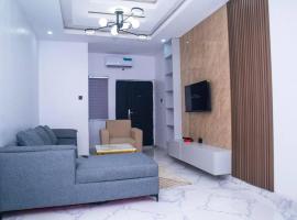 Minimalist Haven King Bed 247 Power Security, hotel v destinaci Sangotedo