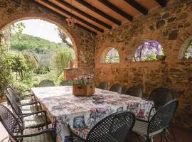 Podere Mencoini, stylish villa with private pool and olive garden