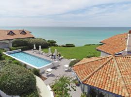 ビラ ル アルシェ ホテル、ビダールのホットタブ付きホテル