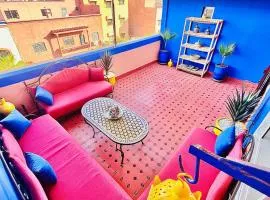 Apartment with AC and a nice private terrace Appartement CLIMATISÉ avec une jolie terrasse privée