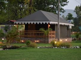 The Royal River Resort, Hotel mit Pools in Keonchi