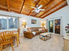 Mimi's & Nana's Beach House Beautiful bungalow with ocean views, fast WiFi, gas grill, and sunroom, hotel in San Diego