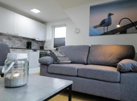 Ferienwohnungen Meerfarbig Zingst - HAUSTIERFREI -Terrasse mit Strandkorb oder Balkon - E-Ladesäule - Parkplatz - WLAN - Fahrradschuppen - Waschtrockner - ruhig und zentral - Nichtraucher