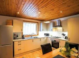 Oak Tree Lodge - A Romantic Getaway- Finlake Resort & Spa - Devon