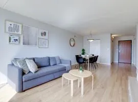 Spacious and Minimalist Apartment on Pentagon City