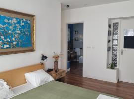 The Coolest Place near the airport!、リスボンのホテル