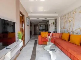 Sunlit Orange Suite - TGV and Marina Access