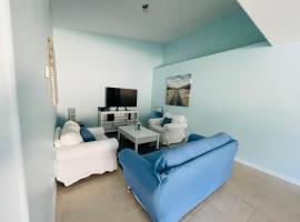 Affordable & cozy duplex close to the beach!, hotell i Palm Coast