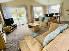 Cornwall Hideaway Lodge in The Meadows