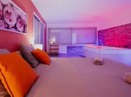 AppartSpa59 - Suite Tentation - Balnéo, Sauna - Secret Room en option supplémentaire