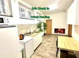 Schöne Hostel mit eigene Parking Netflix YouTube