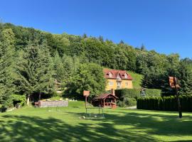 Pensiunea Hétvezér Panzió, hotel em Sub Cetate